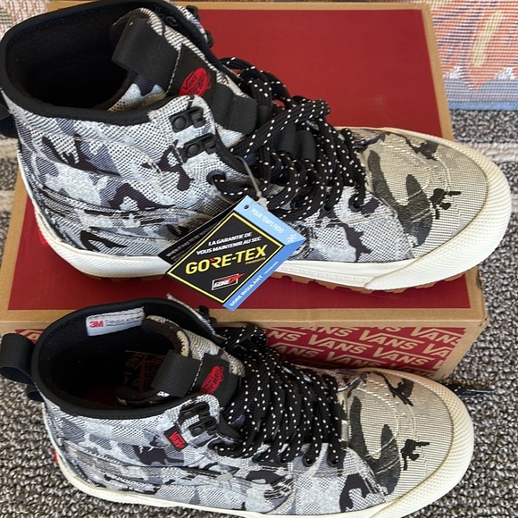 Vans WMNS Sk8-Hi Gore-Tex MTE
Arctic Camo Cloud
VN0A5111COI
Sneakers Boots - Picture 3 of 16